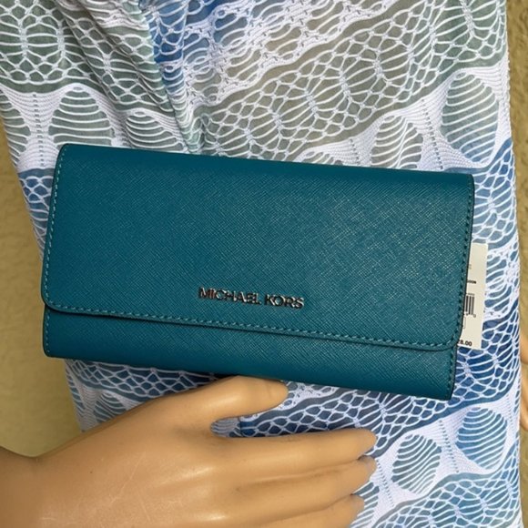 Jet Set Travel Large Trifold Wallet Leather - Picture 7 of 16